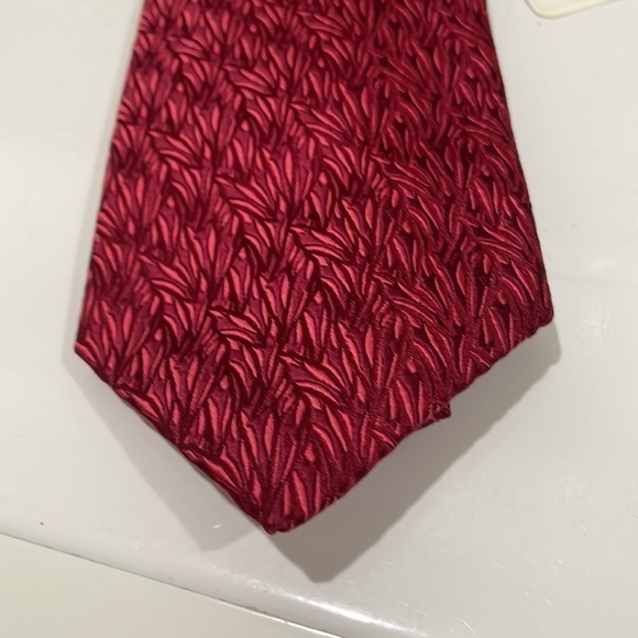 Thomas Pink Sonoran Leaf Dark Red/Pink 100% Silk Tie—New! - Picture 2 of 10